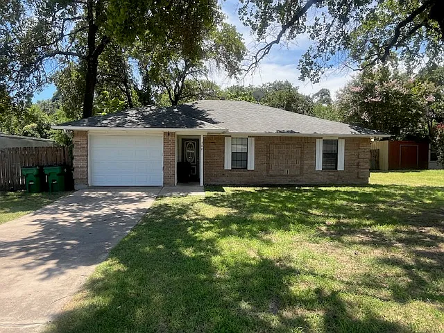 409 Walnut Creek Dr — Photo 1