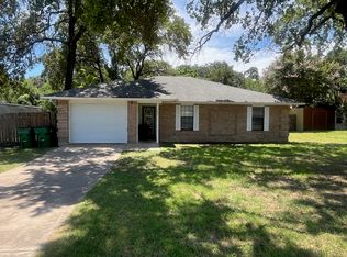 409 Walnut Creek Dr, Azle, TX 76020