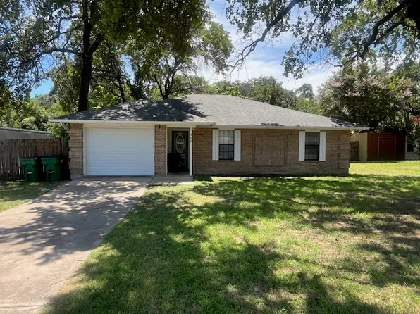 409 Walnut Creek Dr, Azle, TX 76020