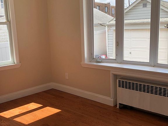 4th image of 2564 123rd St Floor 1
