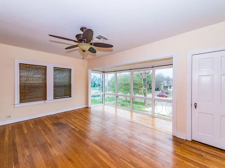 2-Bedroom Monticello Park Duplex - Upstairs Unit — Photo 6