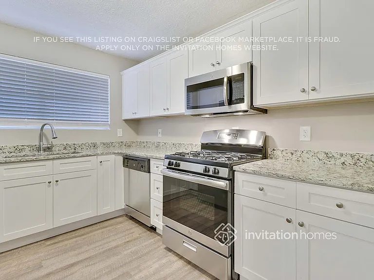 626 Waynes Ct SE — Photo 9