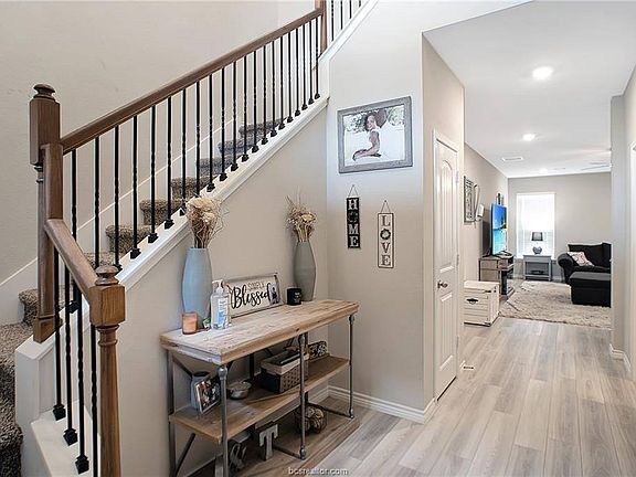 2nd image of 2037 Rock Ridge Ave
