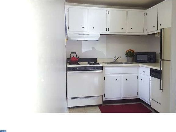 4th image of 100 E Glenolden Ave APT D9