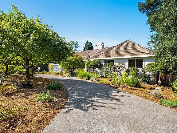 4th image of 231 Zinfandel Road