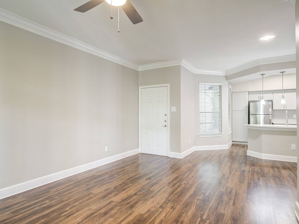 Sophisticated Dining & Kitchen