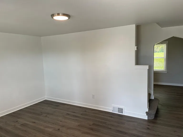 1114 Center Ave — Photo 6