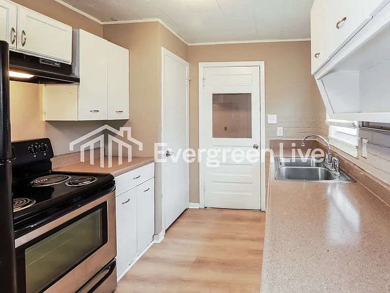 1329 Cheyenne St — Photo 5