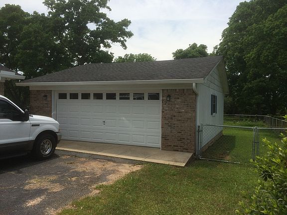 Over-sized 2 car garage (24'X30")