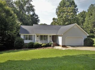 7917 Daltonshire Dr, Oak Ridge, NC 27310