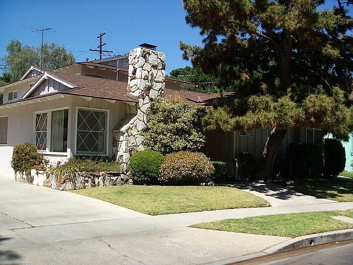 1st image of 621 Howland Dr