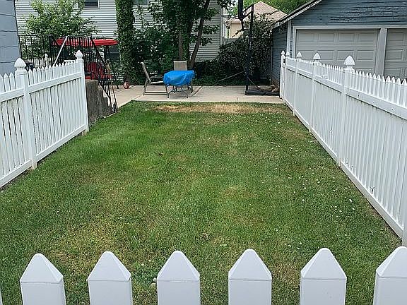 3rd image of 767 Arden Ave