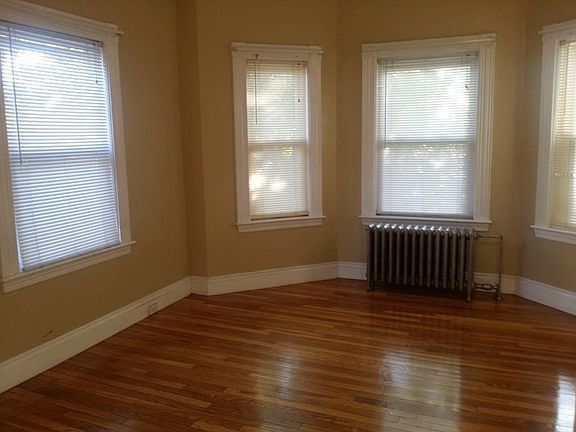 3rd image of 170 Safford St #2