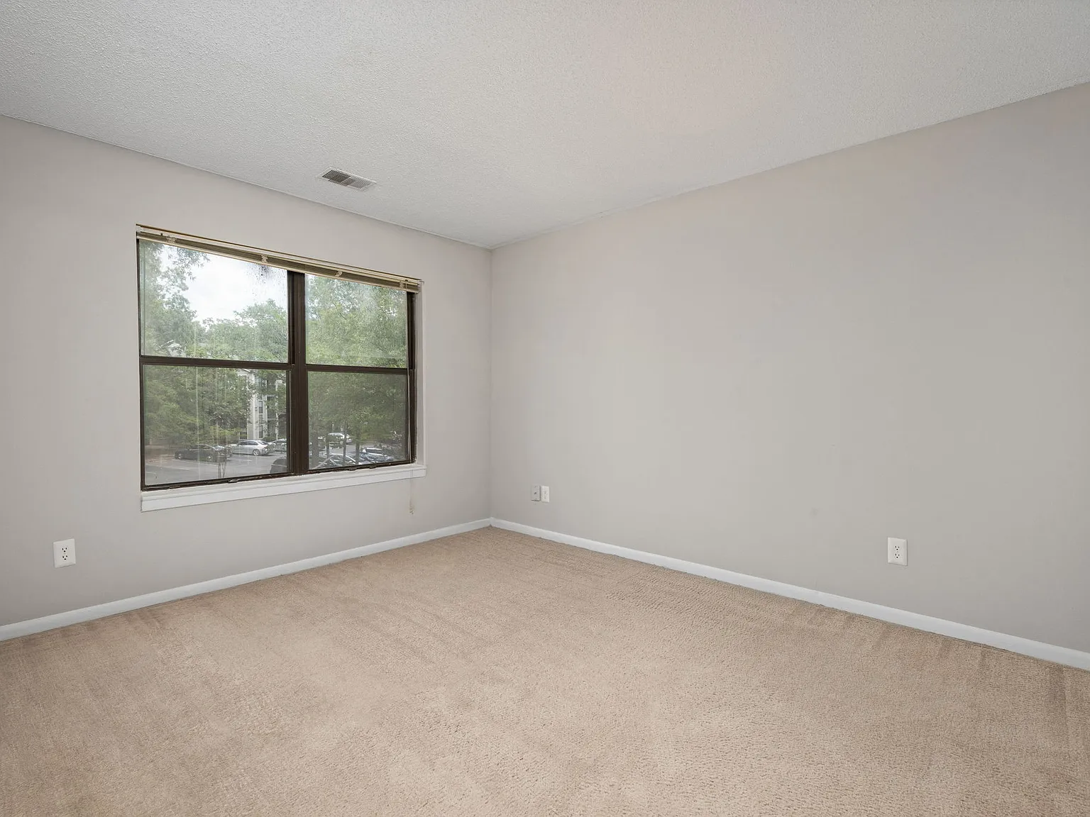 Sunstone Apartments — Photo 4