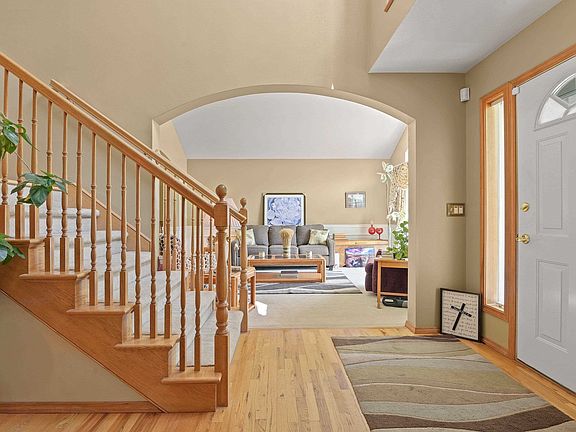 4th image of 1013 E Harding Dr