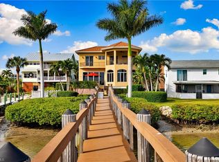 82 Dolphin Cir, Naples, FL 34113