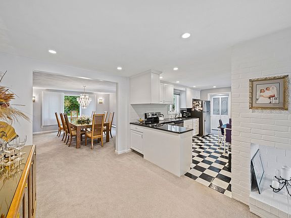 4th image of 19 William Rd