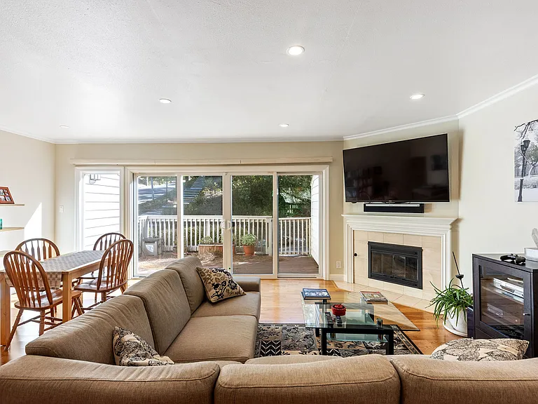 431 Woodminster Dr — Photo 3