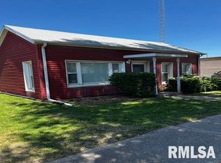 215 E Sangamon Ave, Petersburg, IL 62675