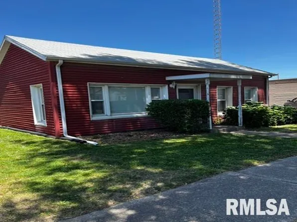 215 E Sangamon Ave, Petersburg, IL 62675
