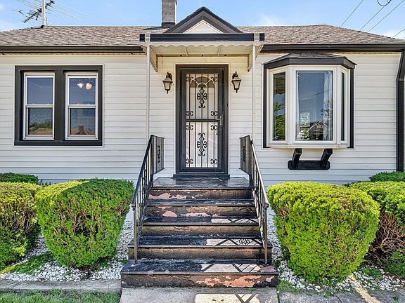 5th image of 1700 Cora St
