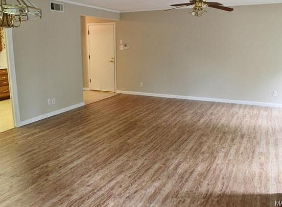 5th image of 910 Claytonbrook Dr APT 3