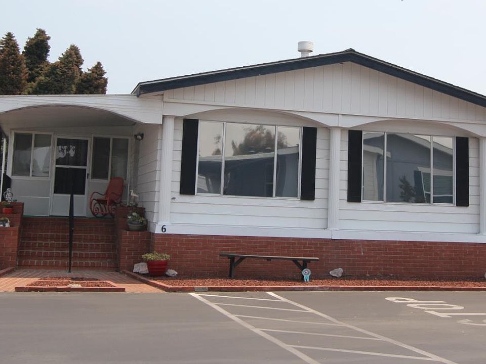 1st image of 4425 Clares St #6