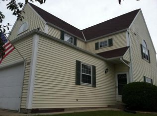 1323 Sunnydale Cir, West Bend, WI 53090