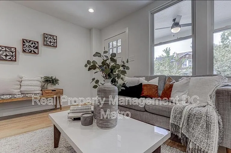 1711 Lang Pl NE — Photo 10