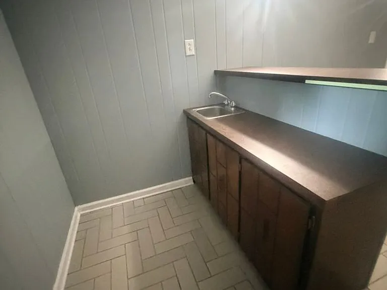 921 Brown School Rd — Photo 34