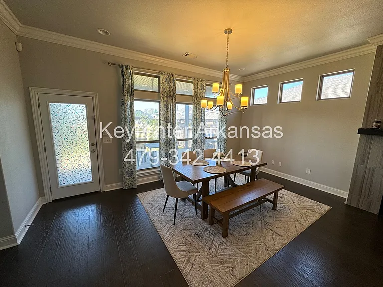 4606 Lily St — Photo 3