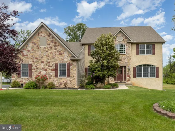 1317 Winterberry Dr, York, PA 17406