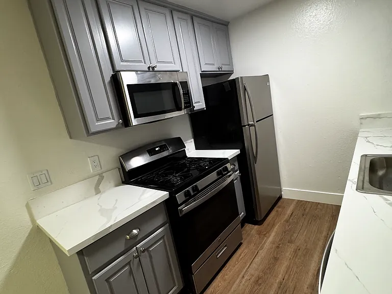 4556 Ashcroft Ave #43 — Photo 2