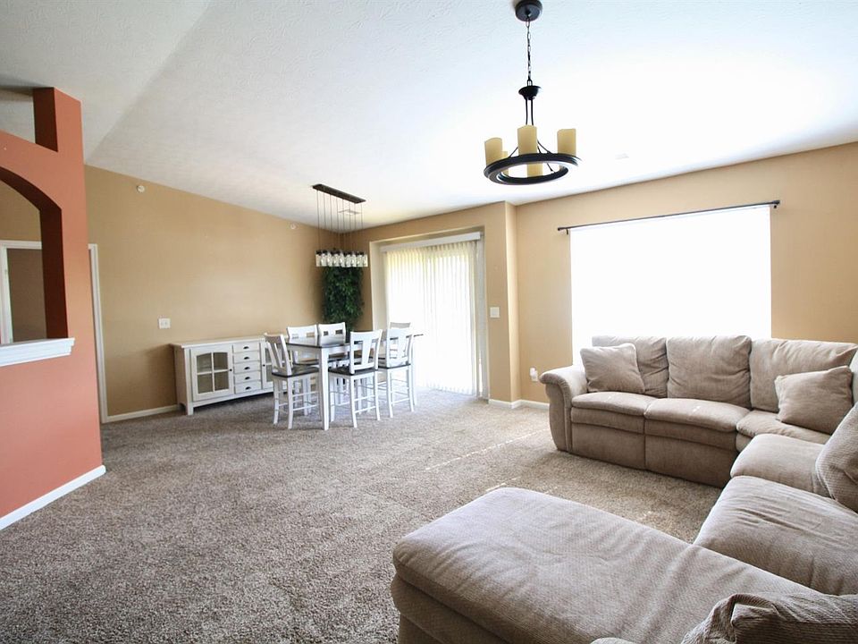 1st image of 612 Heritage Sq