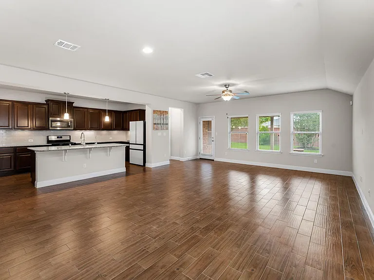 1104 Chad Dr — Photo 17