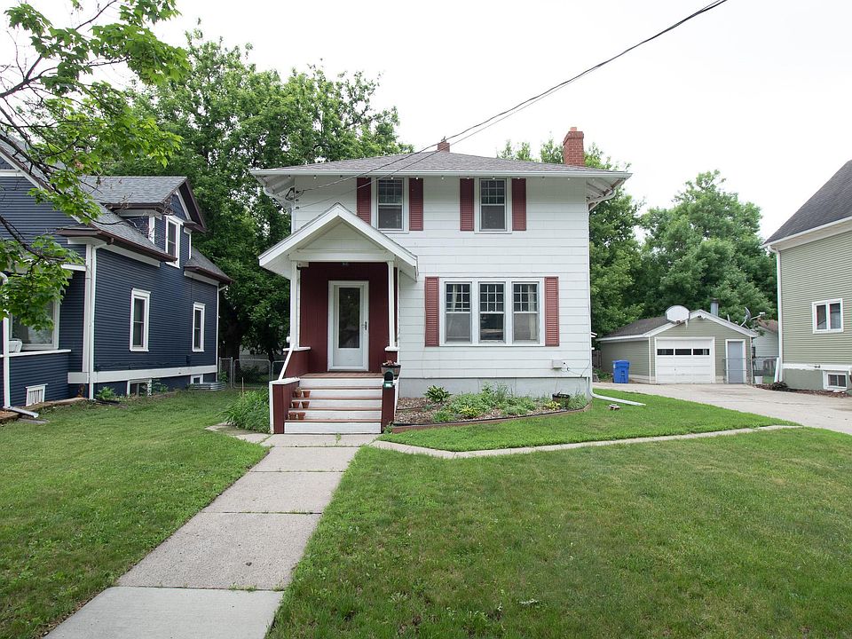 1st image of 1033 12th St N