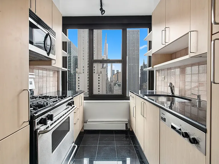 117 E 57th St #35D — Photo 11