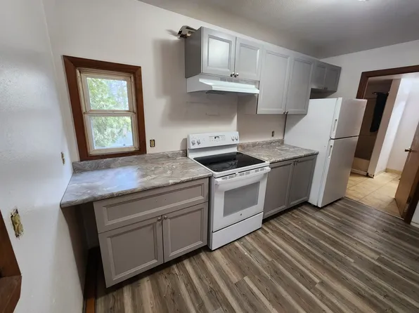 300 W 4th St APT 5, Kaukauna, WI 54130