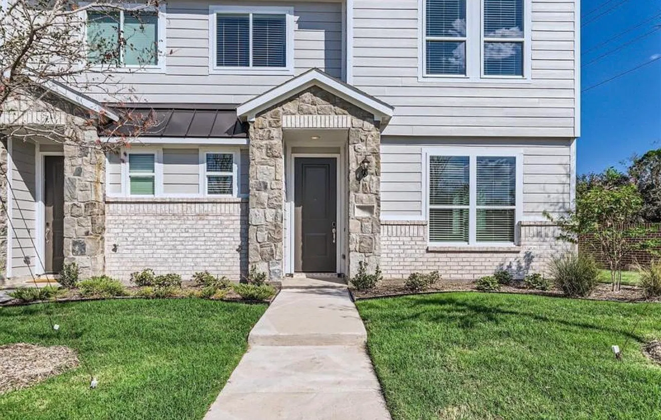 4 bed, 2.5 bath, 1900 sqft, $2,200 — Photo 3