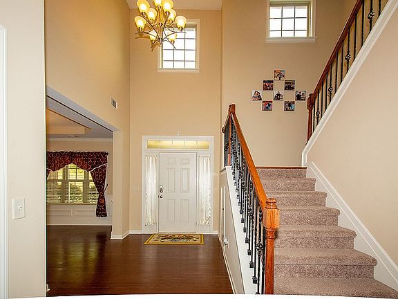 4th image of 1911 Southlake Dr