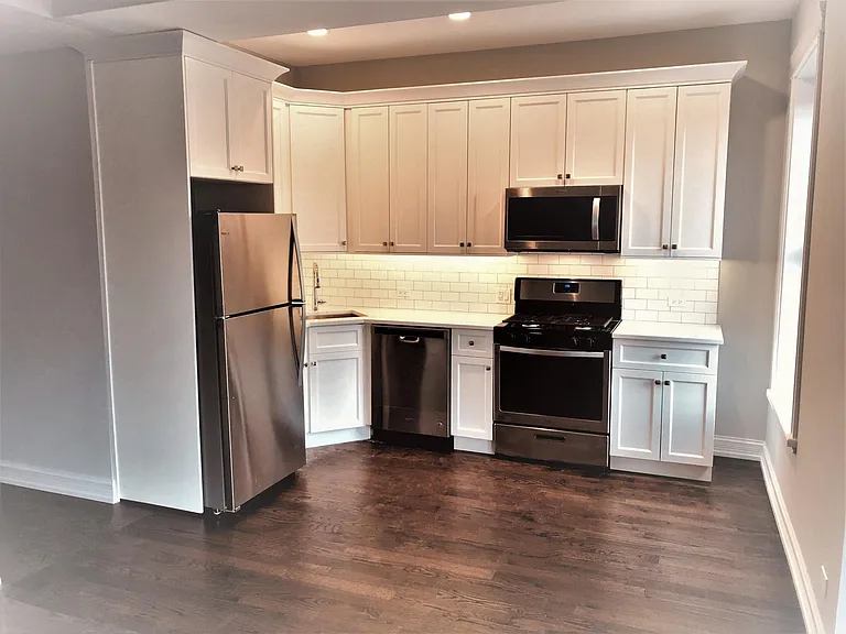 2441 W Thomas St #2N — Photo 2