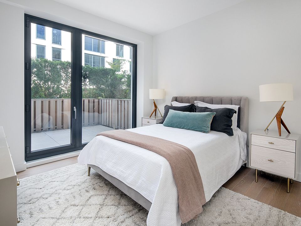 1st image of 500 W 45th St Unit 525