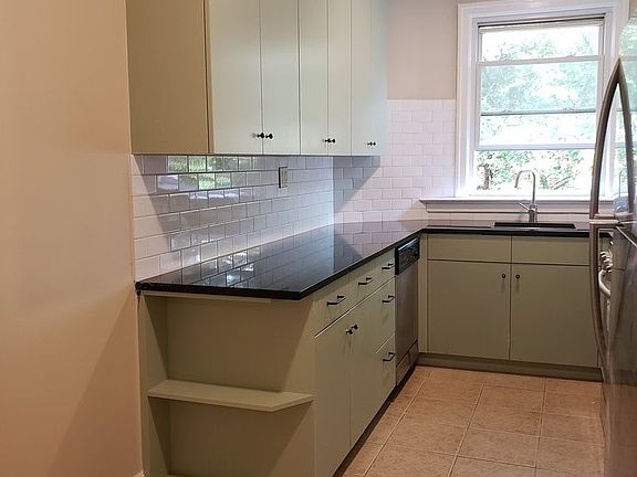 3rd image of 31-79 30th St #2
