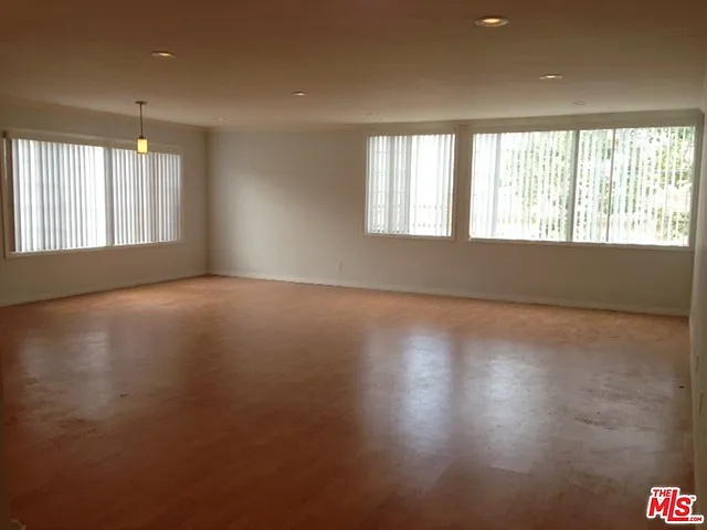 216 S Rexford Dr #201 — Photo 3