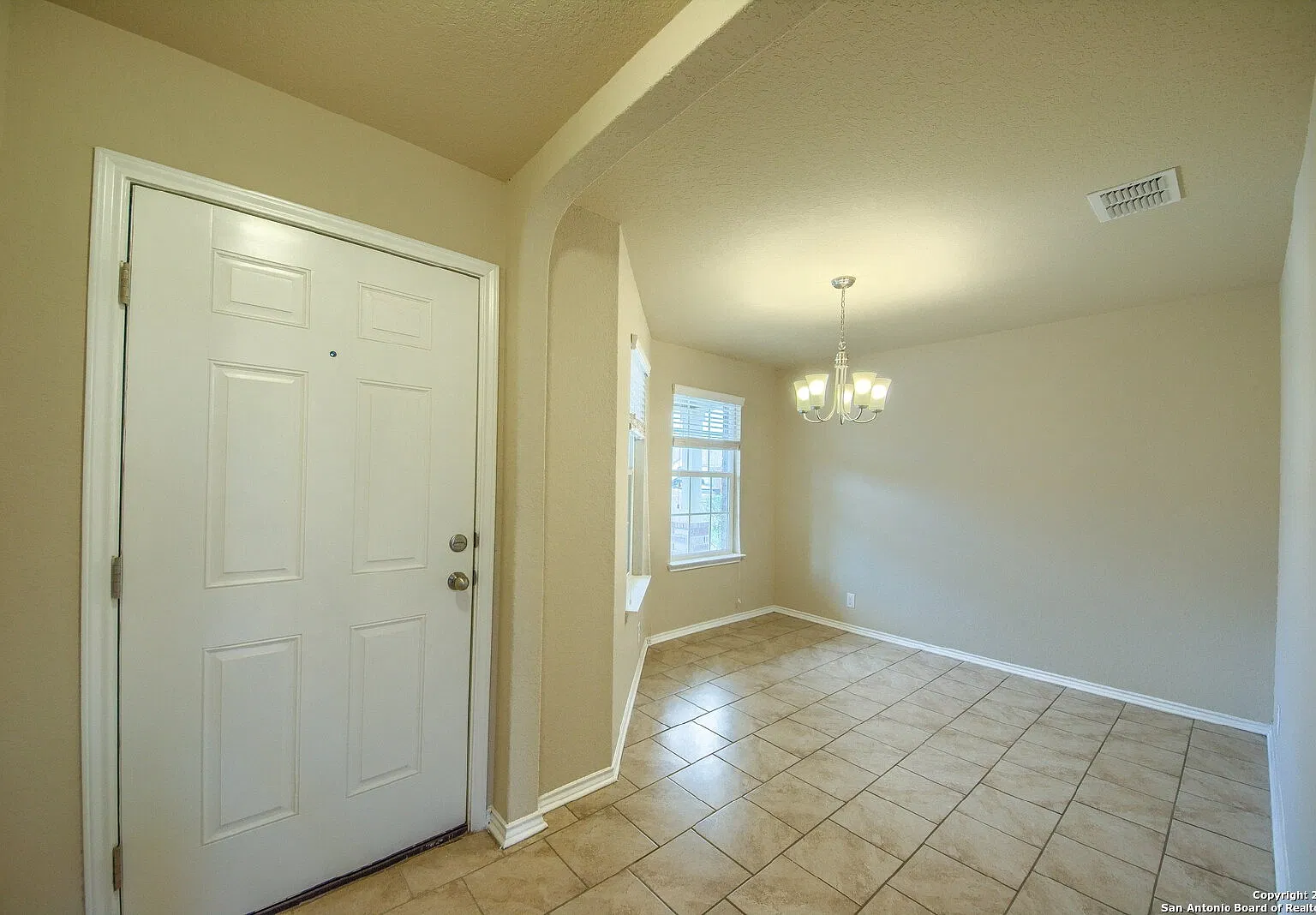 4 bed, 2.5 bath, 2324 sqft, $1,895 — Photo 3