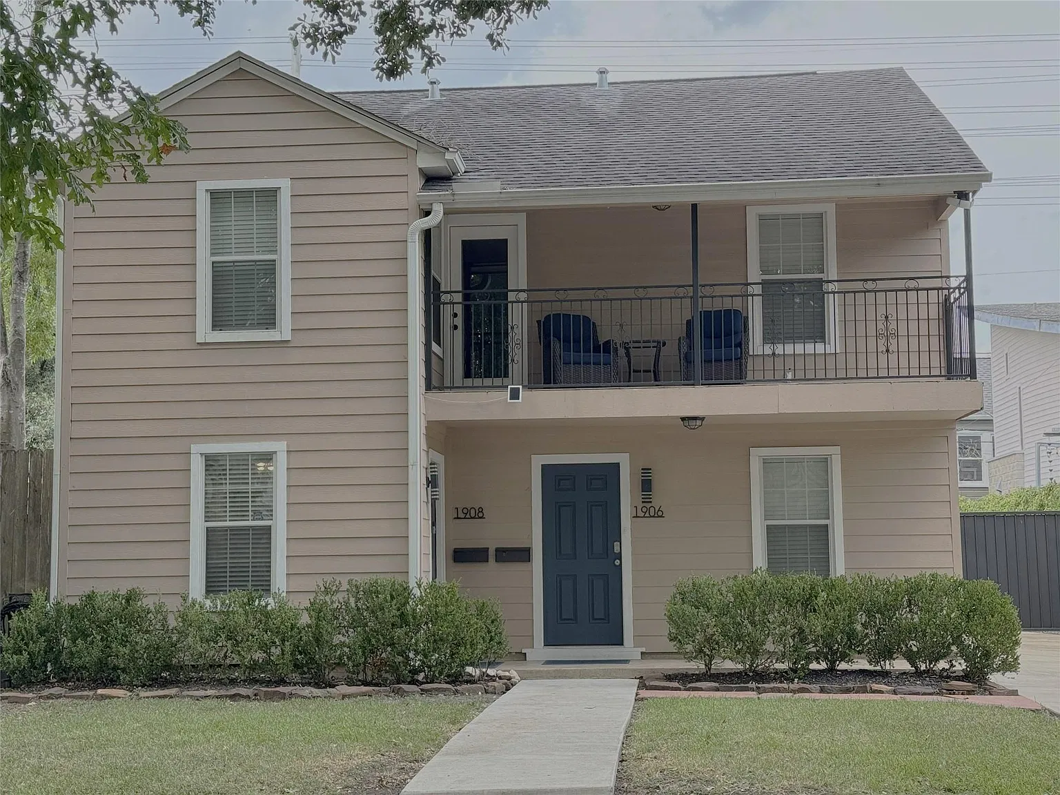 2 bed, 1.0 bath, 1824 sqft, $2,100 — Photo 1