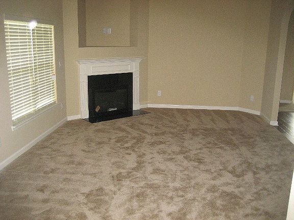 4th image of 569 Buttonwood Dr