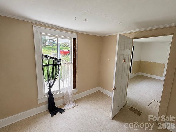 5th image of 318 Love St