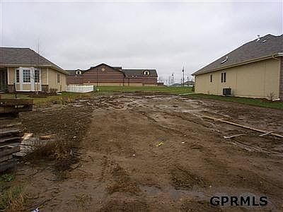 1st image of 9510 Honey Locust Cres