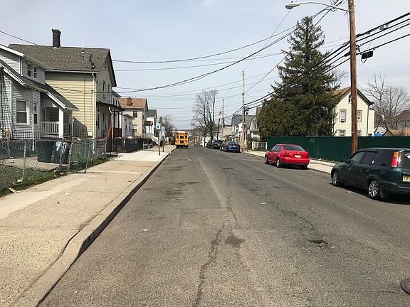 Exterior Neighborhood (street photo)